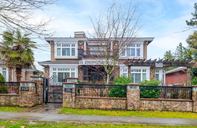 Luxurious 8-Bedroom Villa in Central Vancouver