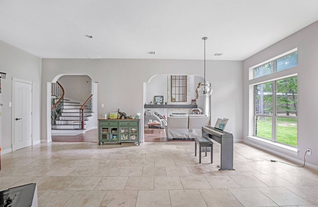 Luxurious 8000 sq ft Mansion on a park-like 4 acres near Houston!