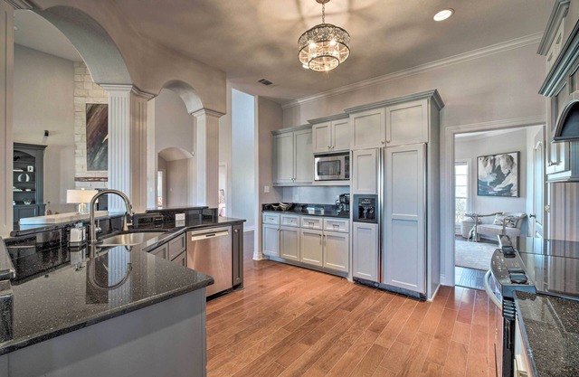 Evolve | Luxurious Aggieland Retreat: 14 Mi to A&M