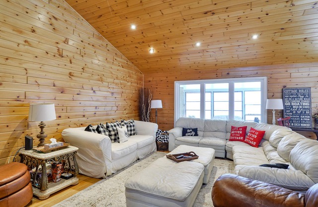 Luxuriöses ganzjähriges Simcoe Lakefront Cottage