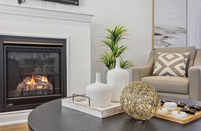 Luxurious and Beautiful, Barrie