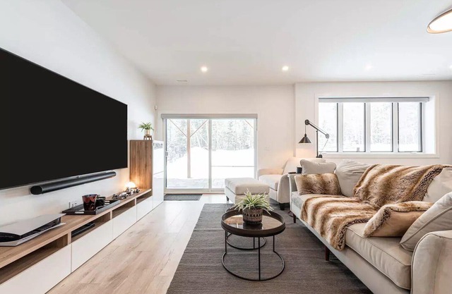 Luxurious and Spacious Getaway With Scenic View