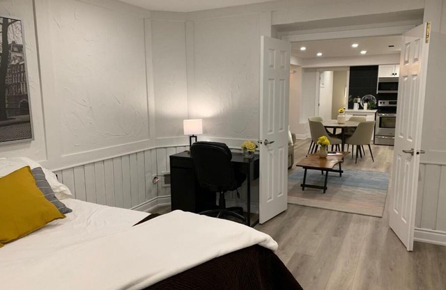 Luxurious and Spacious Apartment with 2 bedrooms and 2 Baths