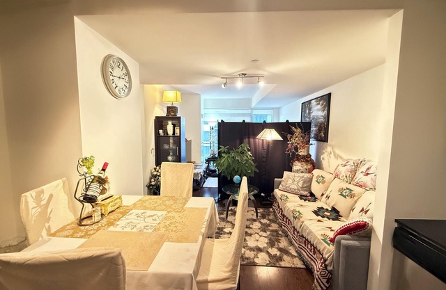 Cozy room in North York