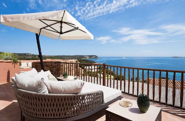 Luxuriöse Ferienwohnung "Piccolo Pevero retreat" mit Meerblick, Balkon & Terrasse