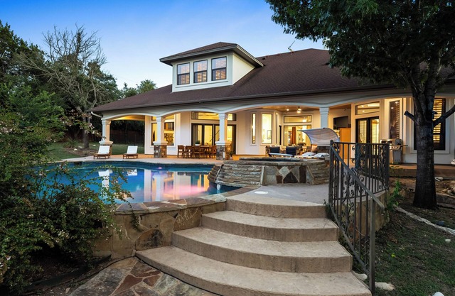 Luxurious Austin Getaway: Unwind in Style and Comfort at Rocky Ridge Retreat
