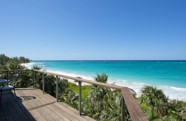 Neues und luxuriöses Haus am Strand mit privatem Pool an der renommierten Bankenstraße
