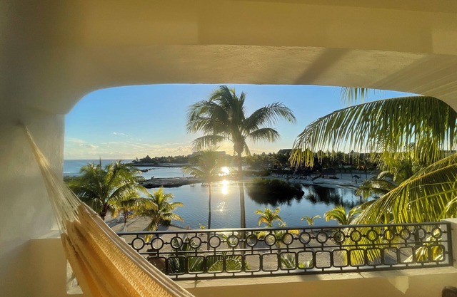 Luxurious beachfront condo on Riviera Maya, 2 bdrm, large balconies, 1575 sq ft