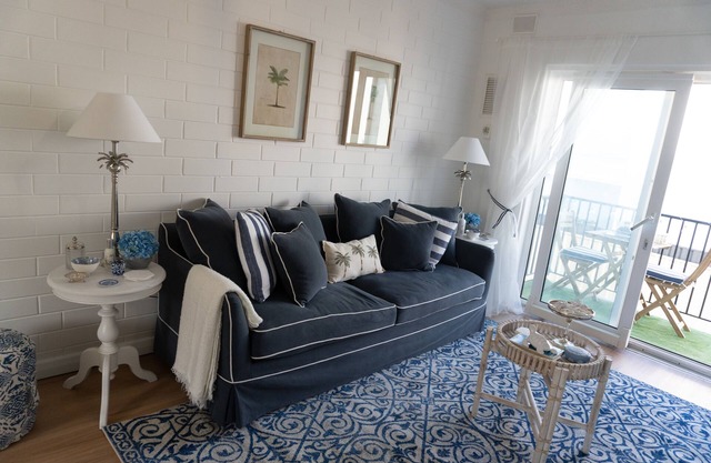 Luxurious Beach Front Apt with Ocean View Balcony