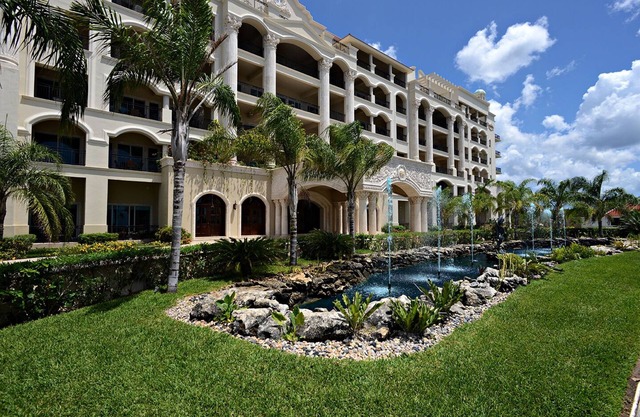 Luxurious Beachfront Condo at the world famous Landmark of Cozumel.