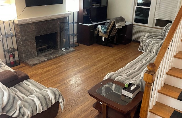 Luxurious Brookfield Zoo 3-4 bedroom cape cod in the heart of Brookfield, IL