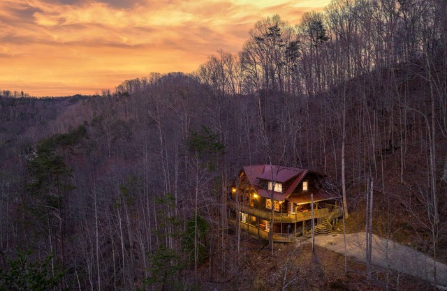Luxuriöse Hütte gegenüber der Red River Gorge, im Bereich der natürlichen Brücke