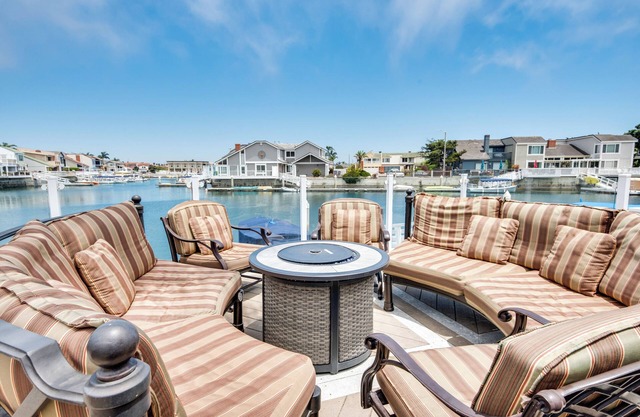 NEU! Luxe Channel Island Harbour Home mit Bootsanleger!