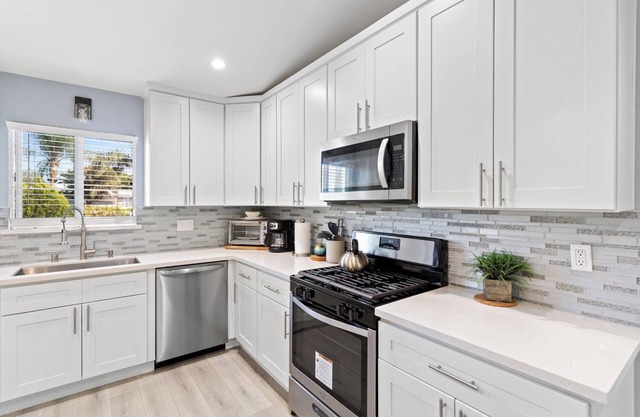 Luxurious & Charming 4BR Getaway in Moreno Valley