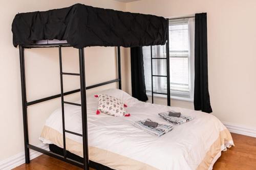 Luxurious condo (1100 sq2)/private elevator!
