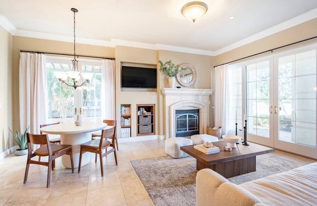 Luxurious condo in beautiful Lake Las Vegas - Golfing, Hiking, Swimming nearby!