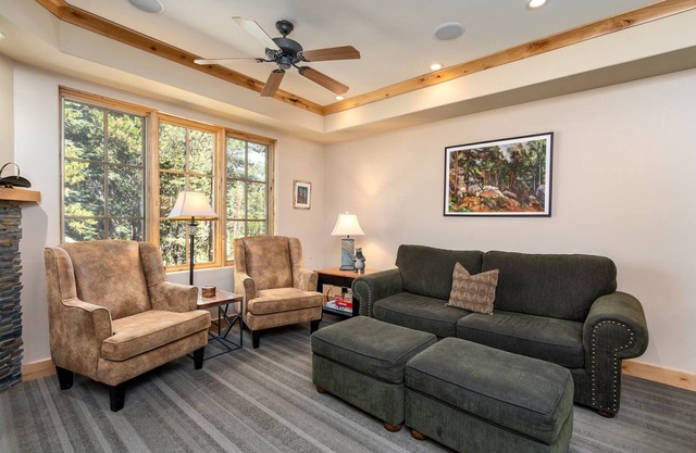 Luxurious Condo -Modern Condo! - SM #207 by Bear Valley Vacation Rentals