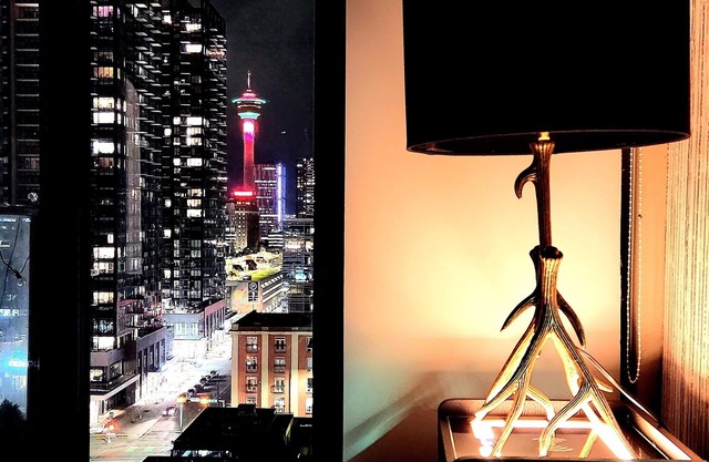 Luxurious Condo w/ Breathtaking Tower Views | Heart of Downtown