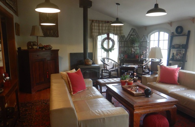 Luxurious country get away at Flat Rock Farm with alpaca as your neighbors