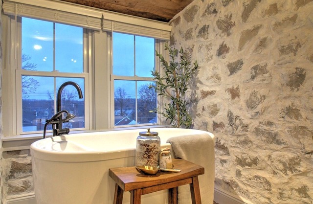 Luxurious couples retreat just steps from Historic Main Street in St. Charles!