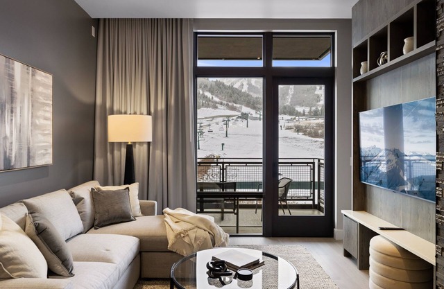 Luxurious Deer Valley Ski Condo for 6 guests | Mountain Views, New Runs Open!