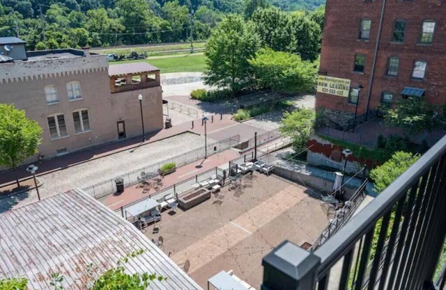 Luxurious Downtown Waterfront Loft w/ Balcony