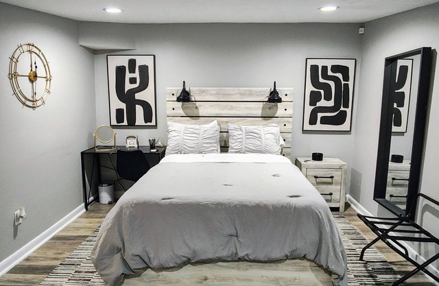 ✨Luxurious & Dreamy Den in Exclusive Neighborhood✨