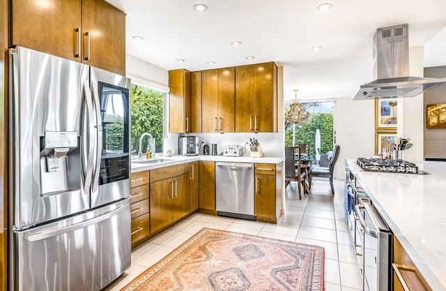 Luxurious getaway w/ private pool, modern decor/furnishings, & spacious layout