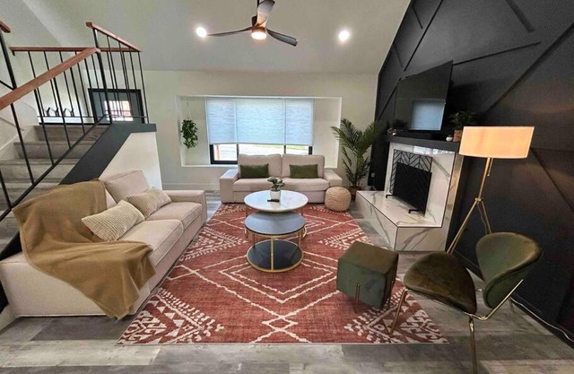 Luxurious Home - Gameroom - Cowboy Pool