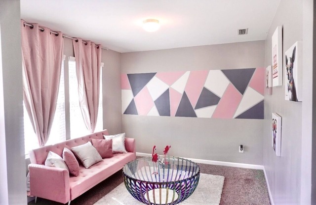 Luxurious Home Near UNC & More..Wi-Fi.2 lofts