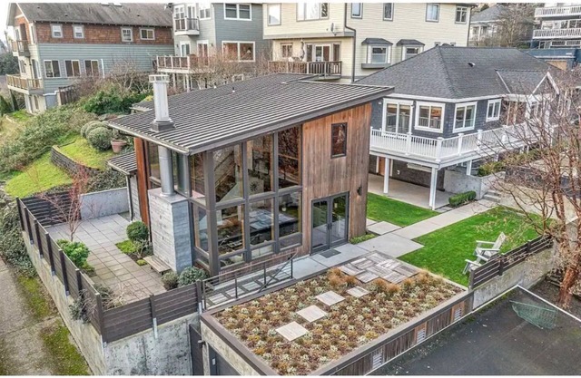 Luxurious House with Views & Air Conditioning near Queen Anne & Ballard!