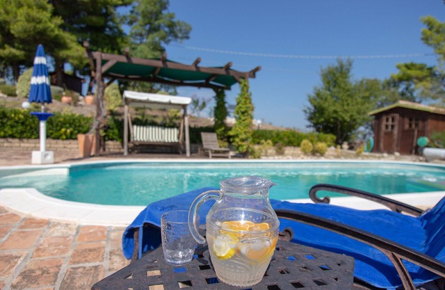 Luxuriöse Villa auf dem Hügel, Swimmingpool, herrlicher Panoramablick und Olivenhain