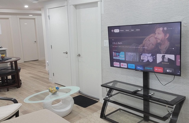 Luxurious Kinglet Guest Suite Near WEM