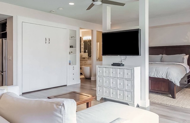 Neue luxuriöse Wohnung neben dem La Costa Resort mit Dampfdusche und Waschmaschine / Trockner
