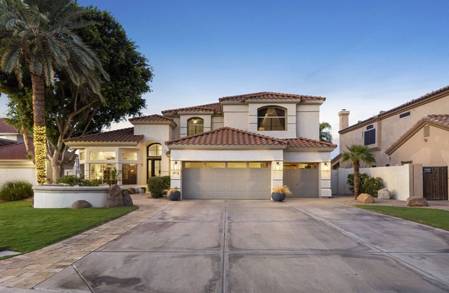 Luxurious Lake House | Full Amenities, Pool + Lake