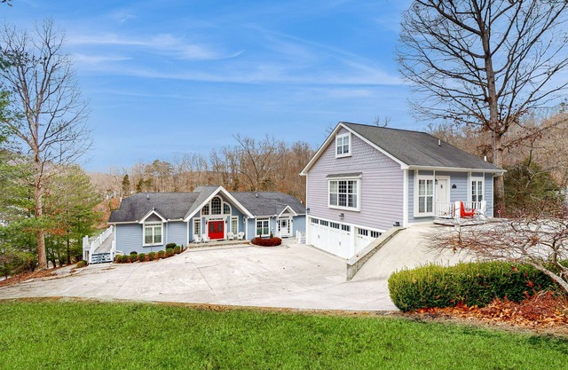 Luxurious Lake Norris Lakefront w/ Private Dock, Slide, Fire Pit, Game Room