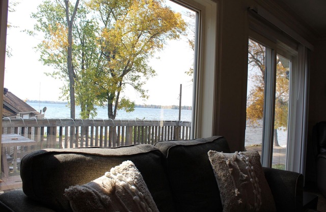 Luxurious Lakefront Home - Sleeps 12