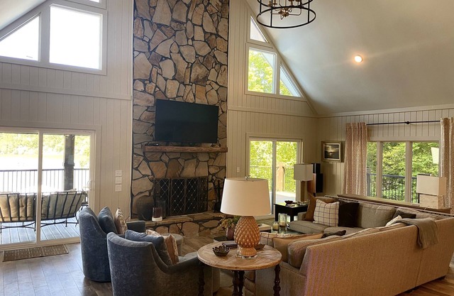 Luxury Lakefront Retreat