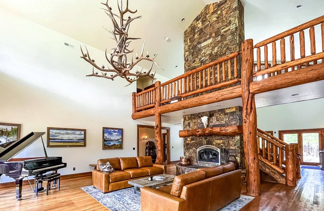 Luxurious Lodge cabin on private Airstrip