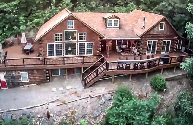 Luxuriöse Blockhütte im Wald am Keuka Lake mit Prvt Dock & Lake Front
