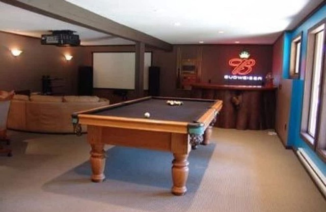 Luxurious Log Cabin mit 20 Acres zum Spielen, auf dem Eagle River.
