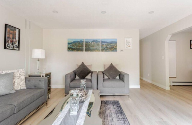 Luxurious & Modern 2 Bedroom private Suite in Coquitlam