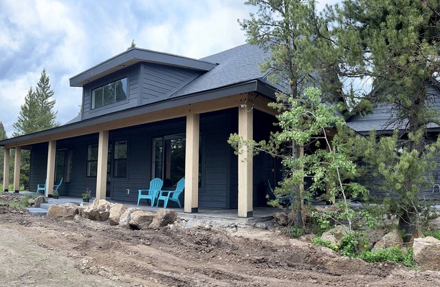 Luxurious, modern 5 bedroom/4 bathroom cabin nestled in the pines. Sleeps 16.