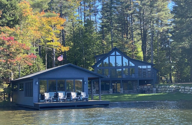 Luxurious/Modern Adirondack home with gorgeous boathouse, sandbar & sunset view