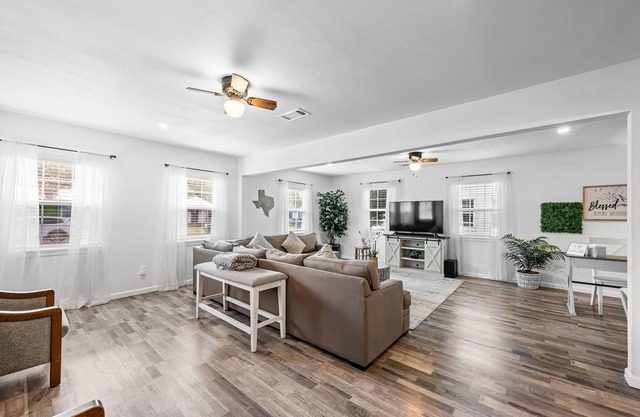 Luxurious Modern Farmhouse 3BR/2BA