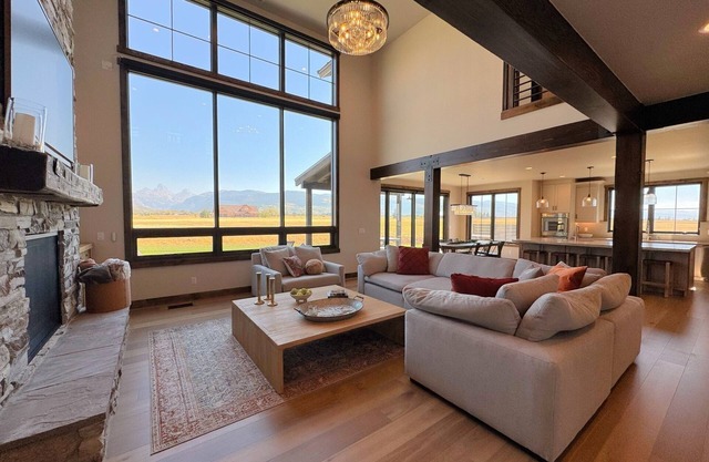 Luxurious Mountain Retreat w/Teton Views + Hot Tub