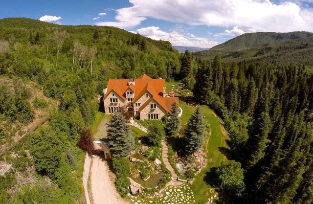 Luxurious Mountain Retreat with Pool