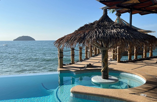 Luxurious oceanfront private resort in Riviera Nayarit