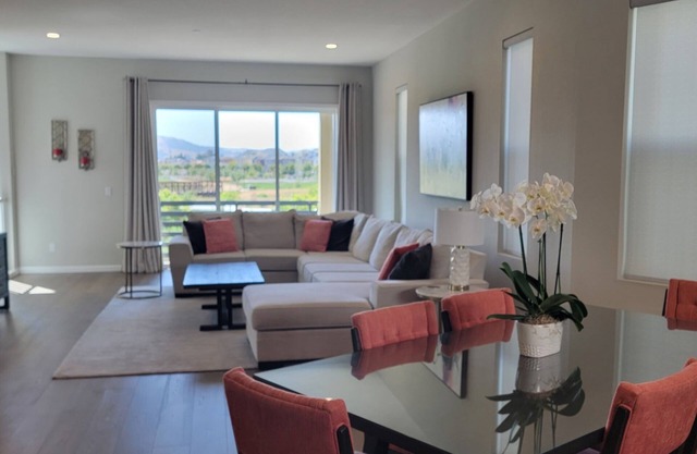 Luxurious New 4 BD/3.5 BA House - Near public transportation
