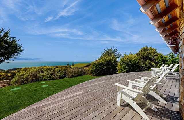Luxuriöses, neues Haus an der Küste mit moderner Küche, atemberaubendem Blick auf das Meer und die Hirten!